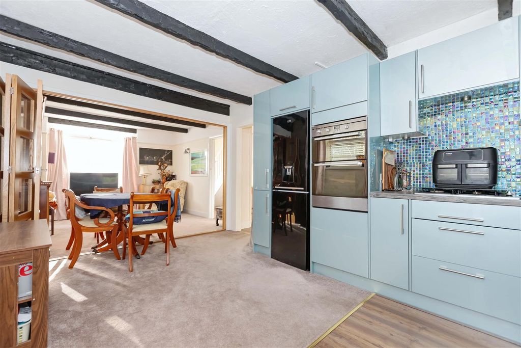 Property photo 2 of 26 Arundel Rd_3.Jpg