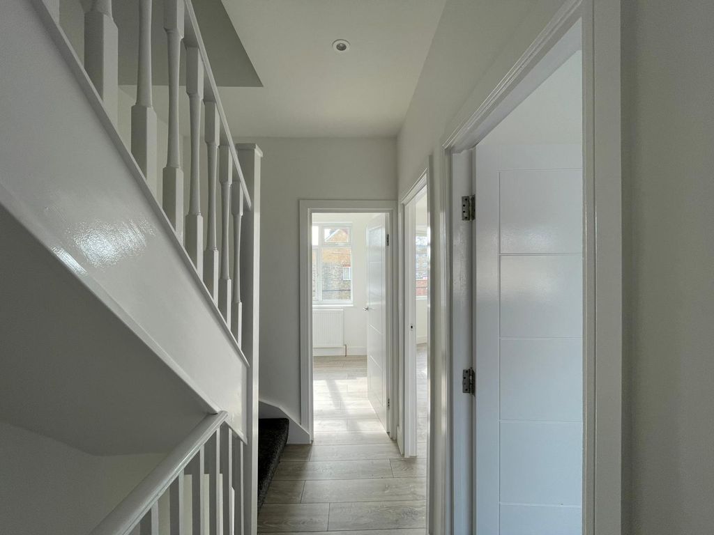 Property photo 3 of 19 Photo 2