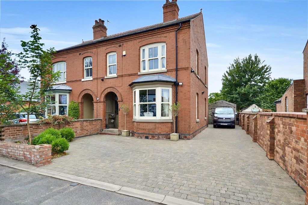 Property photo 1 of 42 Swzfdrrkwkuco4_P4Bx76W.Jpg