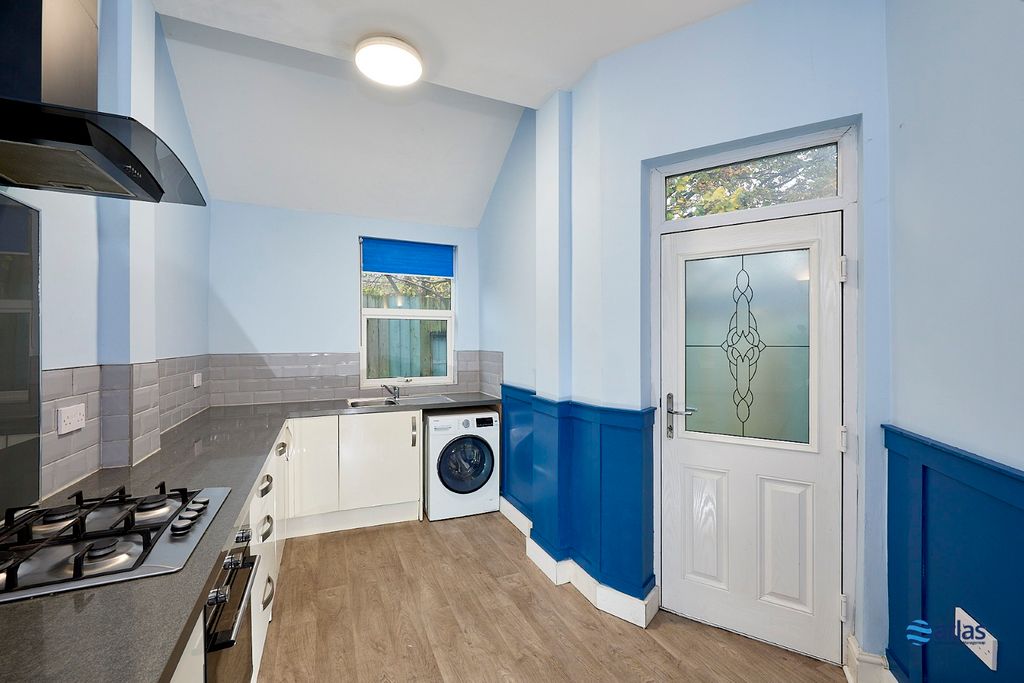 Property photo 3 of 16 Kitchen