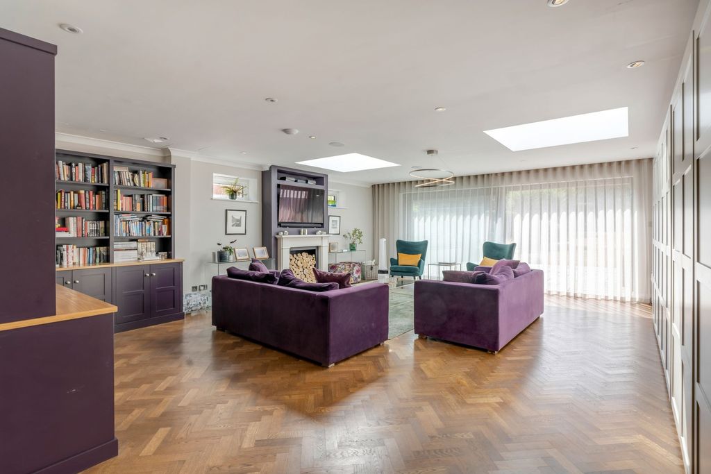 Property photo 2 of 18