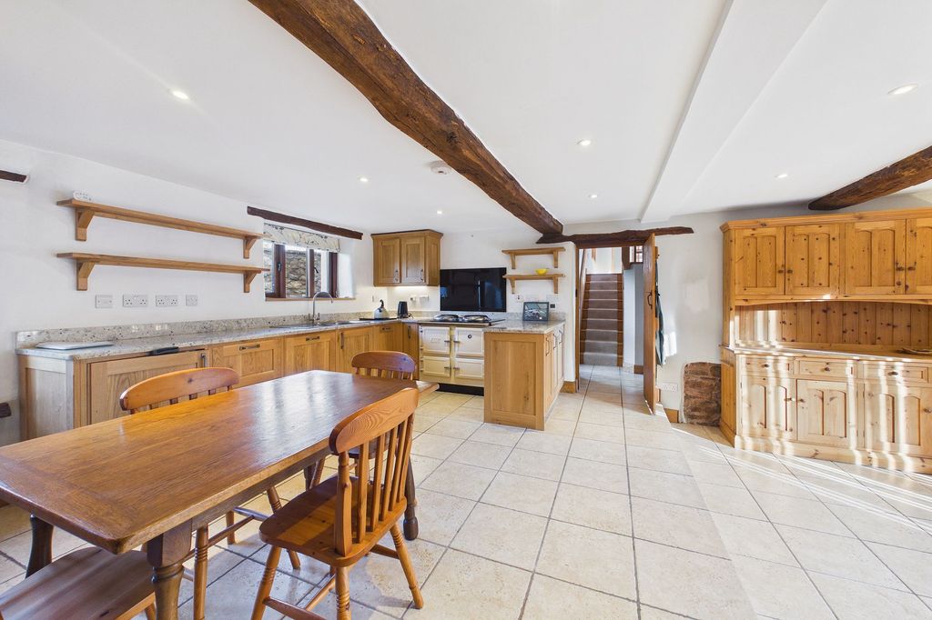 Property photo 2 of 29