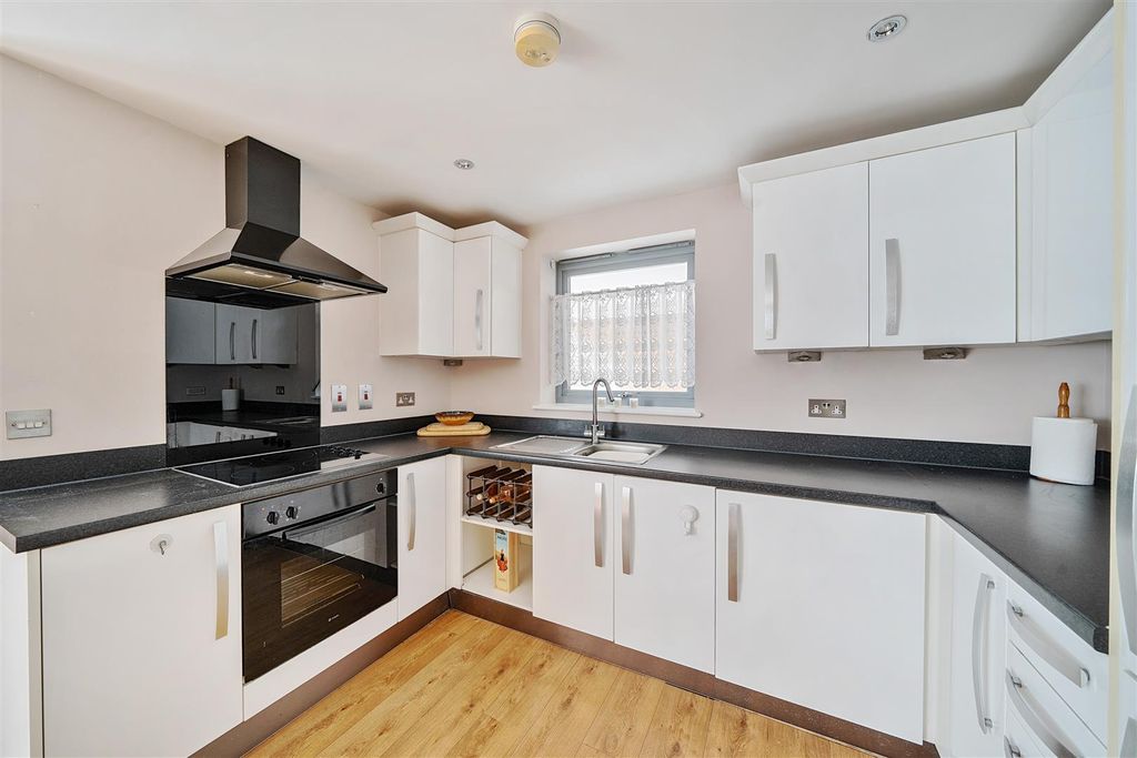 Property photo 2 of 9 Southam Mews - Kitchen.Jpg
