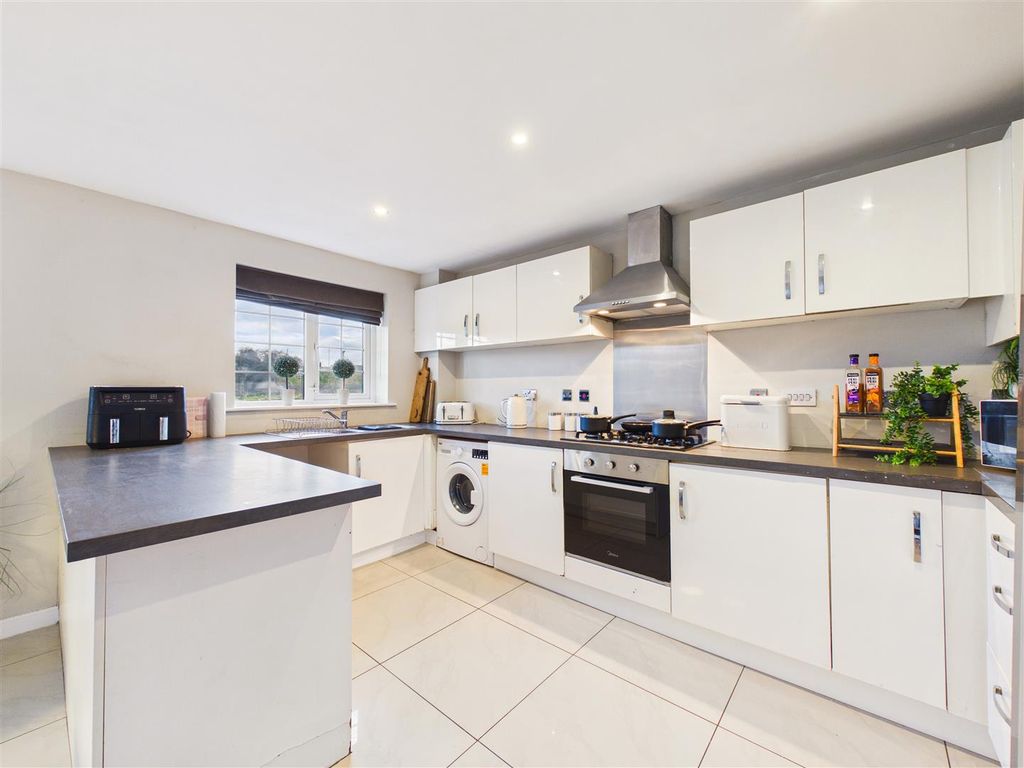 Property photo 3 of 14 Cam05193G0-Pr0120-Still004.Jpg