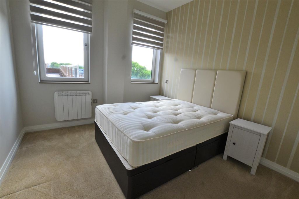 Property photo 3 of 11