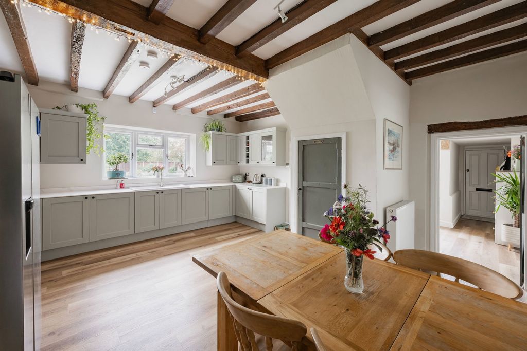 Property photo 3 of 31