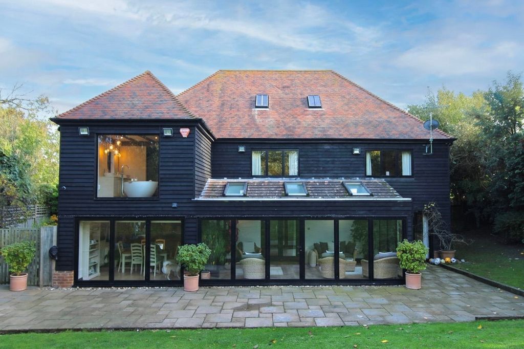 Property photo 2 of 33