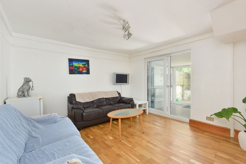 Property photo 3 of 18 5166065