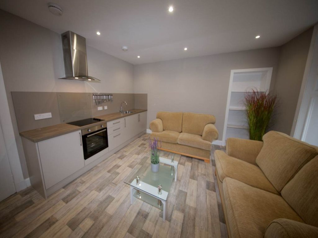 Property photo 1 of 6 G_2, 174 Lochee Road -Kitchen