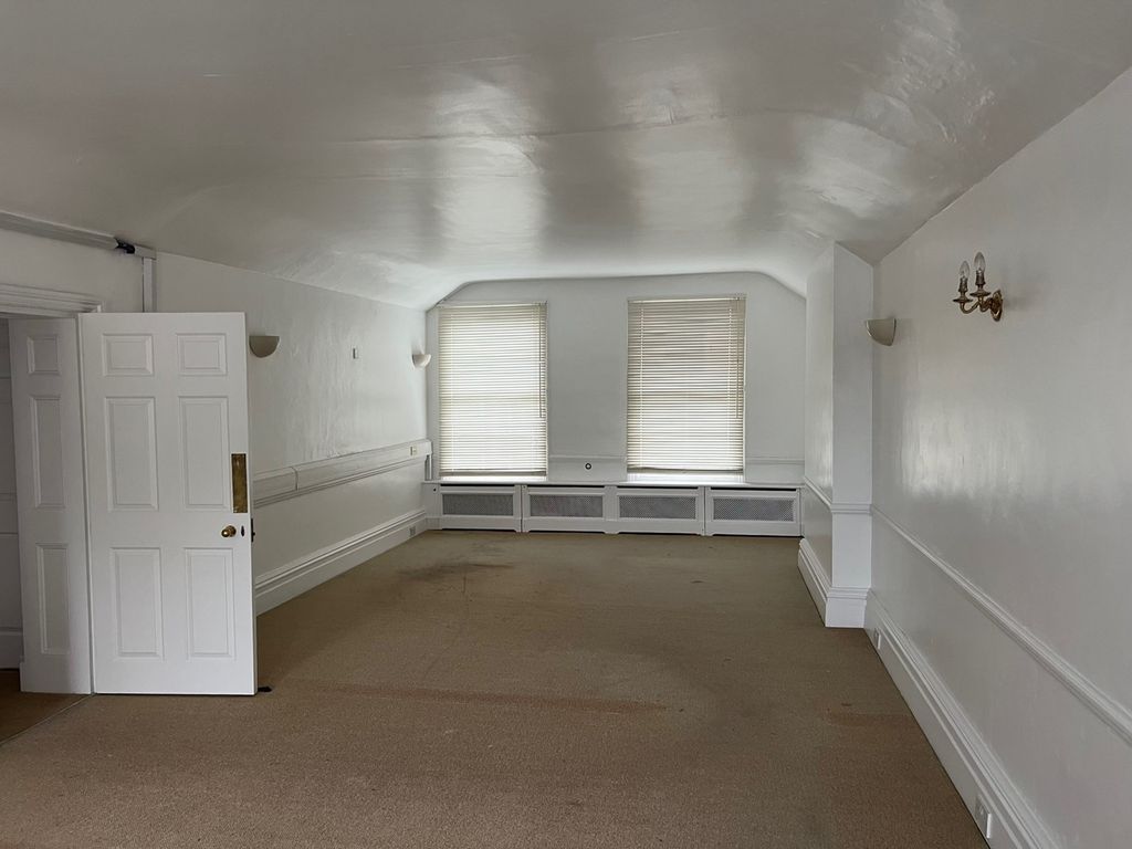 Property photo 2 of 3