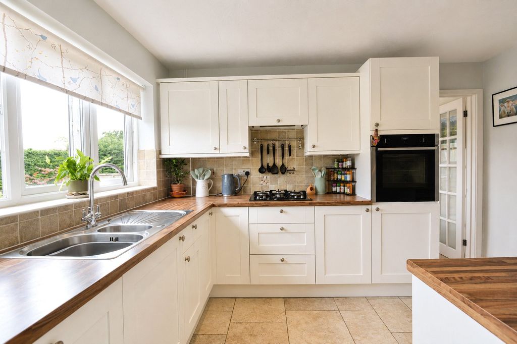 Property photo 3 of 14 Picture No. 02