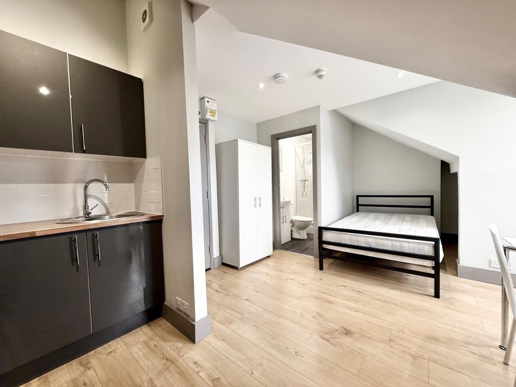 Property photo 1 of 12 Studio Flat For Rent