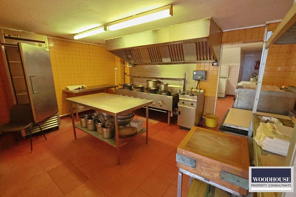 Property photo 3 of 21