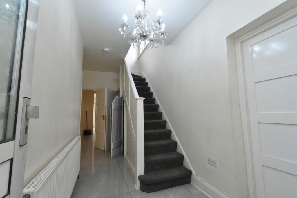 Property photo 2 of 17 Gallery