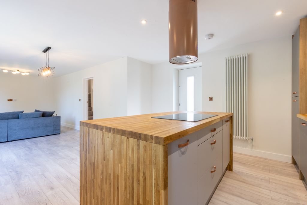 Property photo 3 of 21 5 Highlow Road - Pl-7