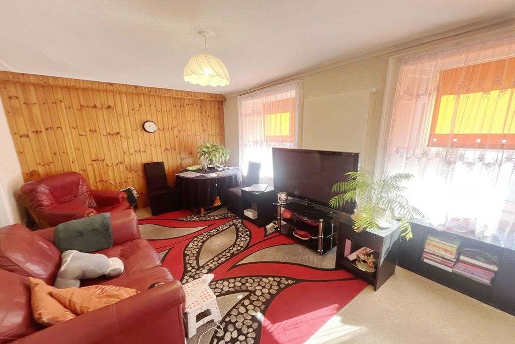 Property photo 2 of 9