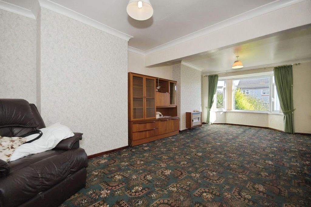 Property photo 2 of 19 Lounge Diner 01.Jpg