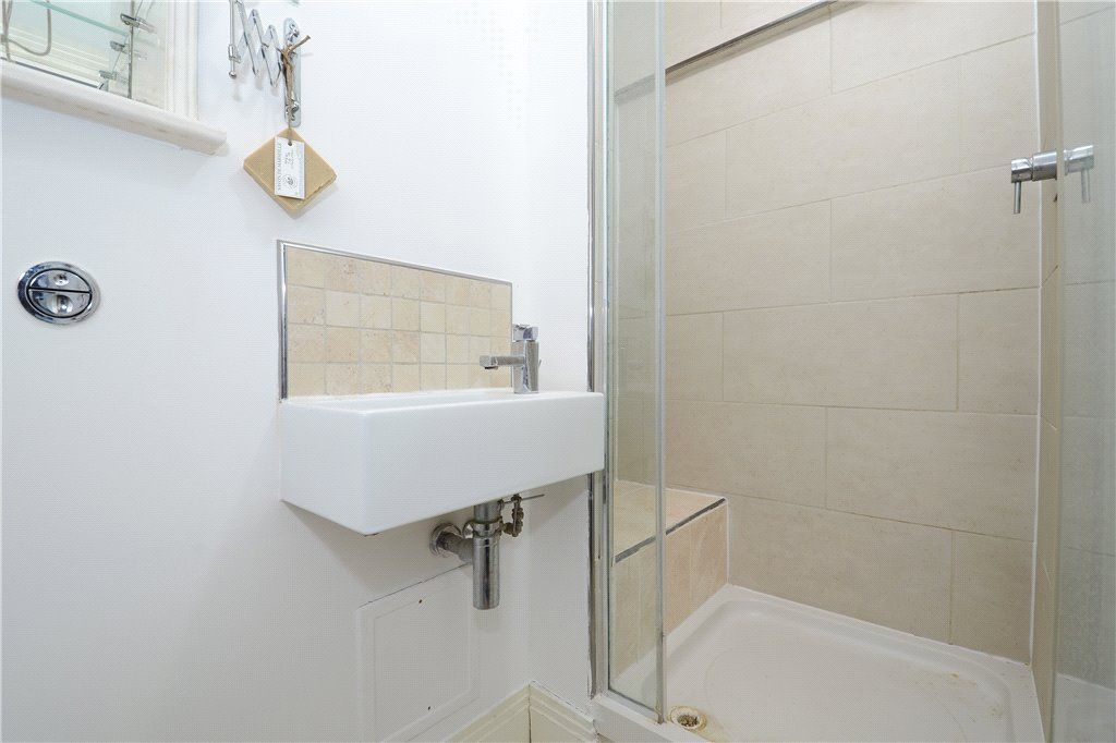 Property photo 3 of 9 Bathroom