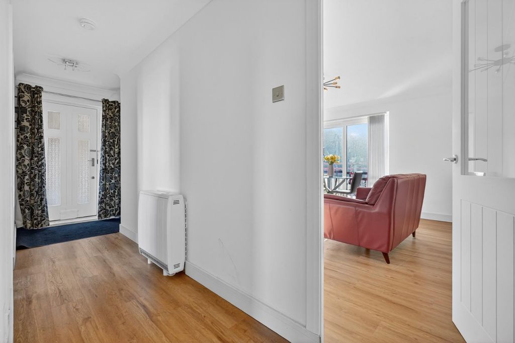 Property photo 3 of 16 4_25 Curlinghall, Largs _03.Jpg