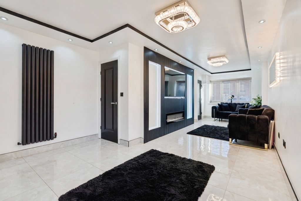 Property photo 3 of 24 Pbox-Img.Jpg