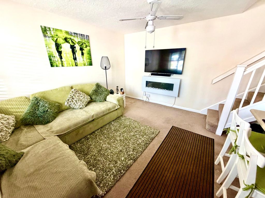 Property photo 2 of 6 Lounge