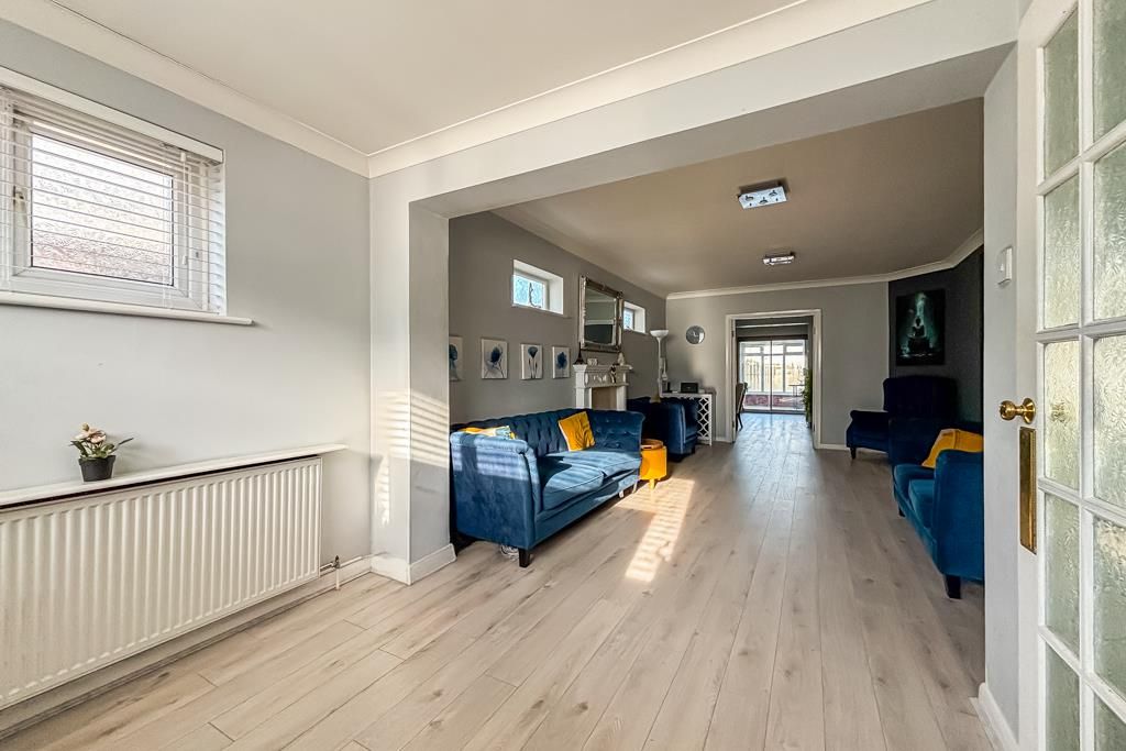 Property photo 2 of 16 Lounge