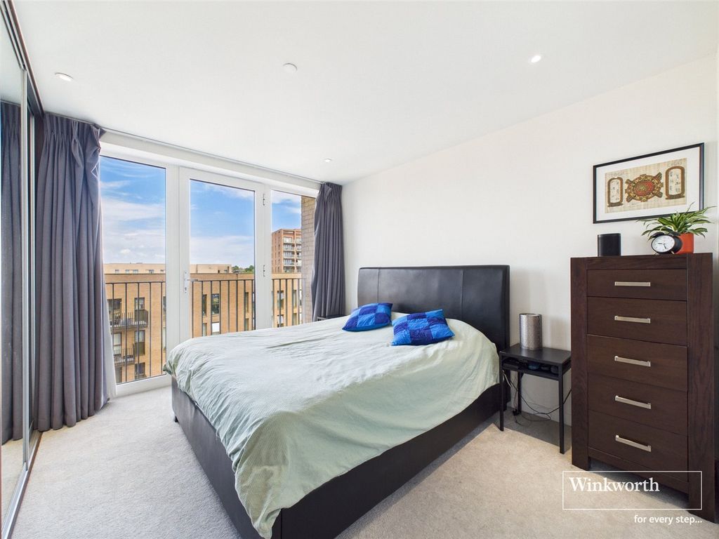 Property photo 1 of 8 Main Bedroom