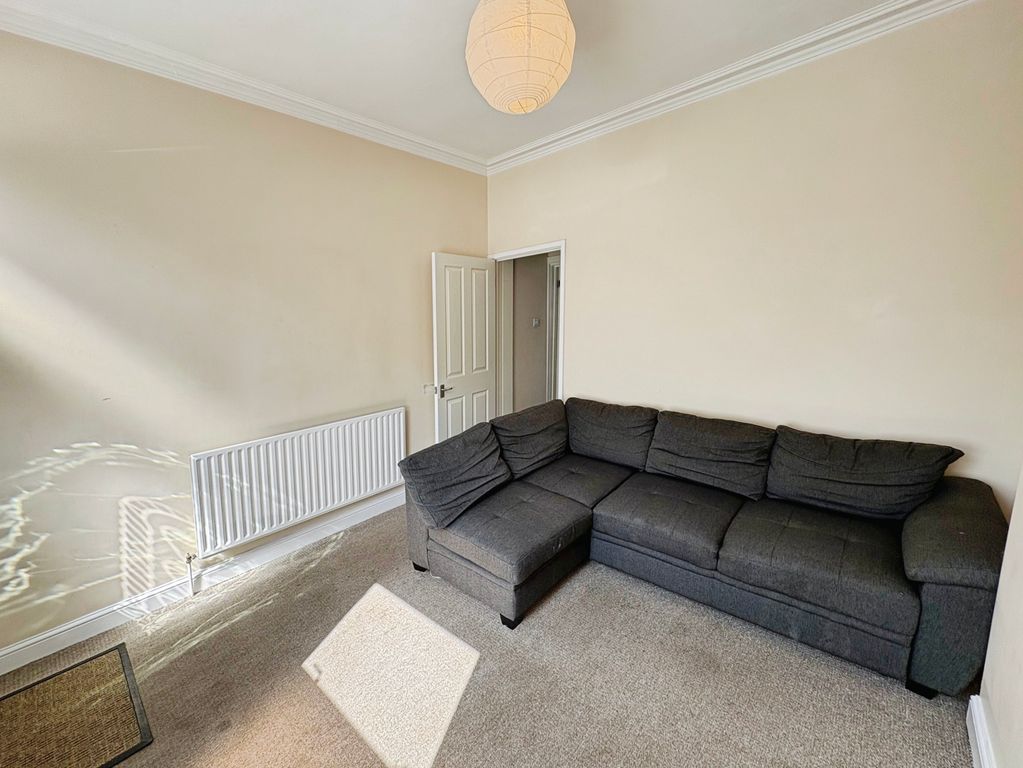 Property photo 3 of 17 Lounge