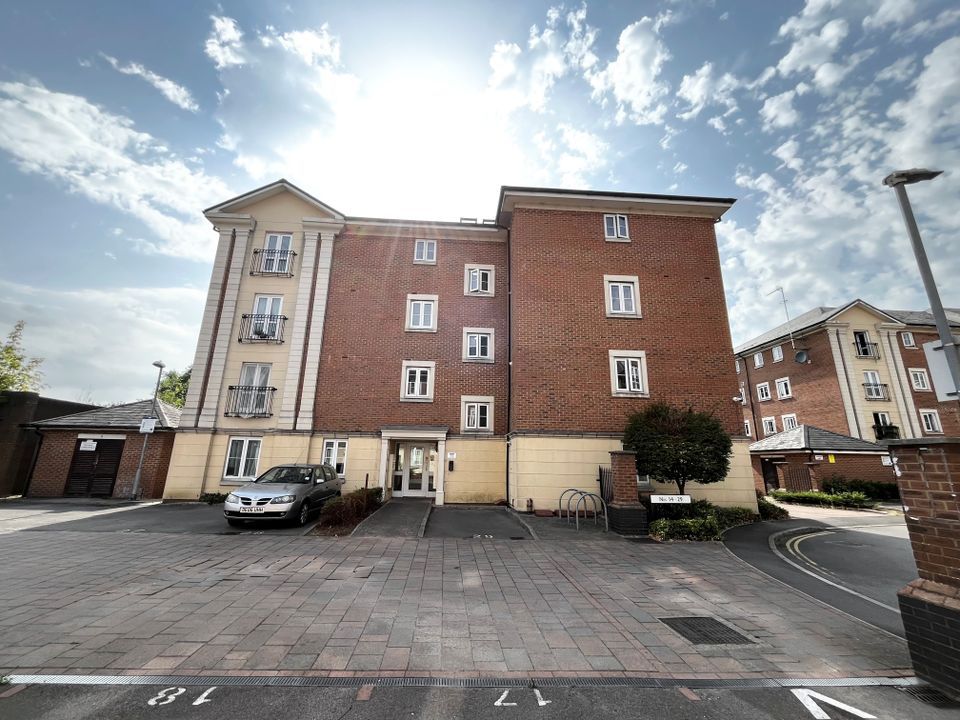 Property photo 1 of 13 15Brunel10