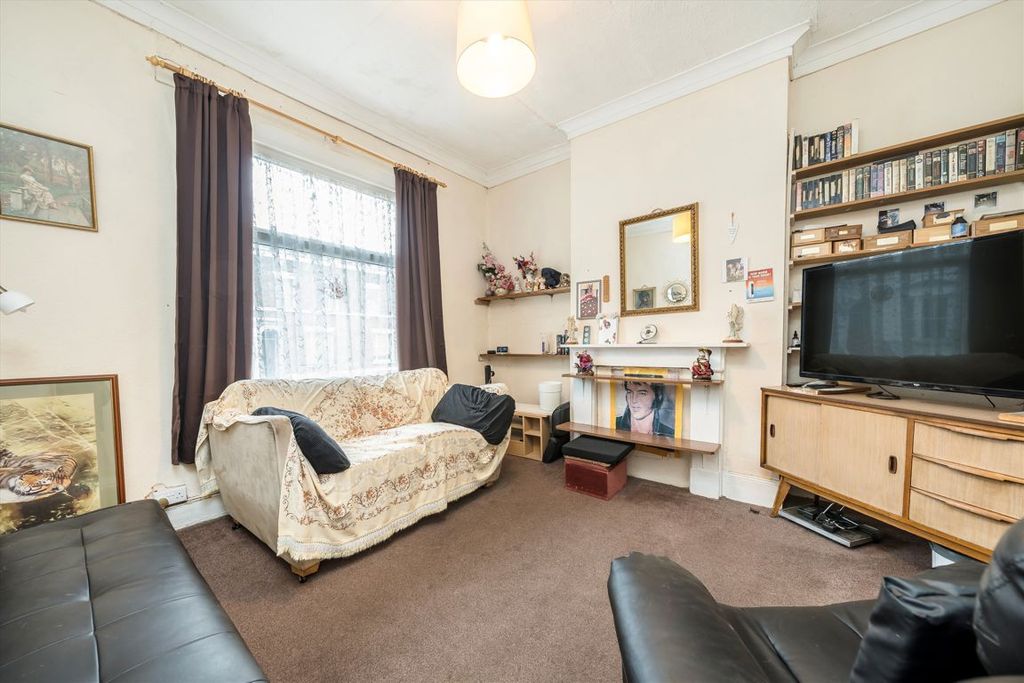 Property photo 3 of 8