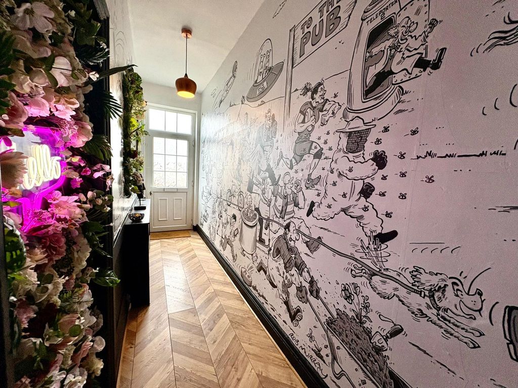 Property photo 3 of 27 Hall