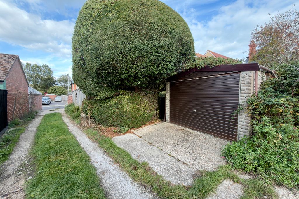 Property photo 2 of 12 Detached Garage