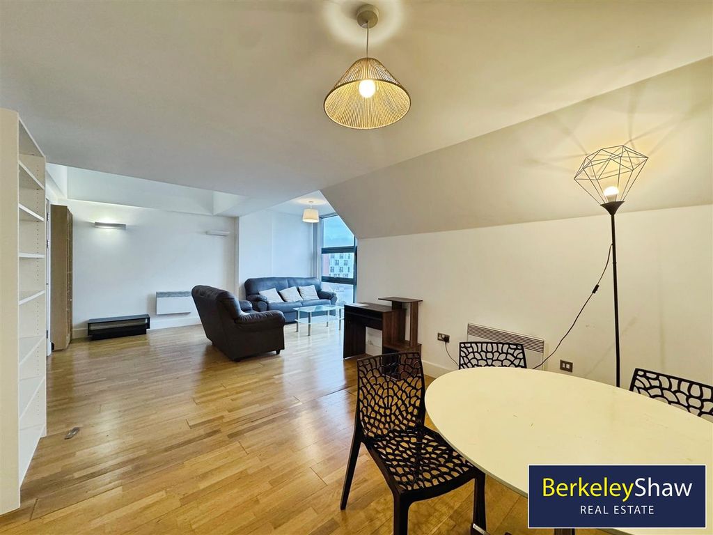 Property photo 3 of 15 Living Room (2)