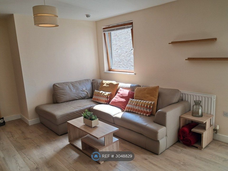 Property photo 1 of 11 Living Room