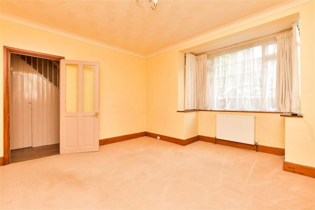 Property photo 3 of 11 Lounge