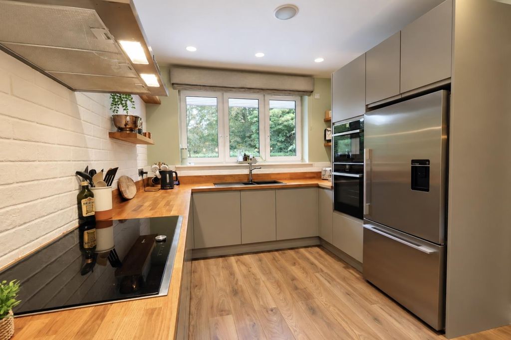 Property photo 3 of 49 Kitchen/Day Room