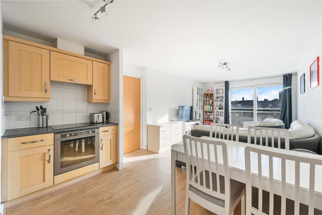 Property photo 3 of 14 Hudson House