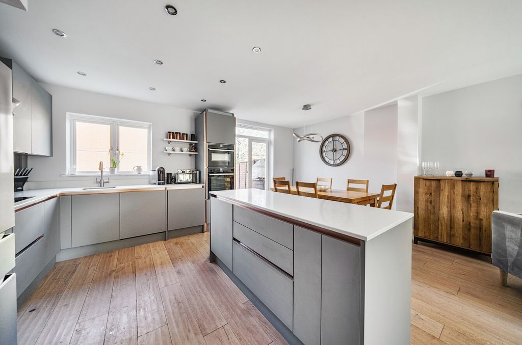 Property photo 2 of 15 Kitchen Space