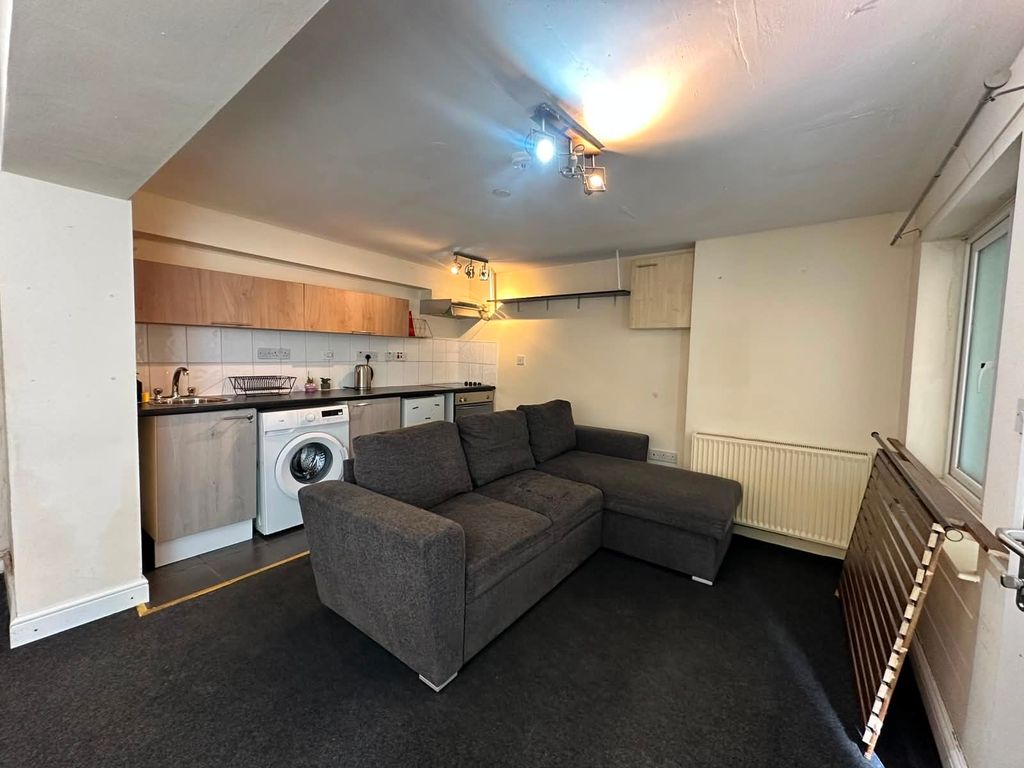 Property photo 1 of 4