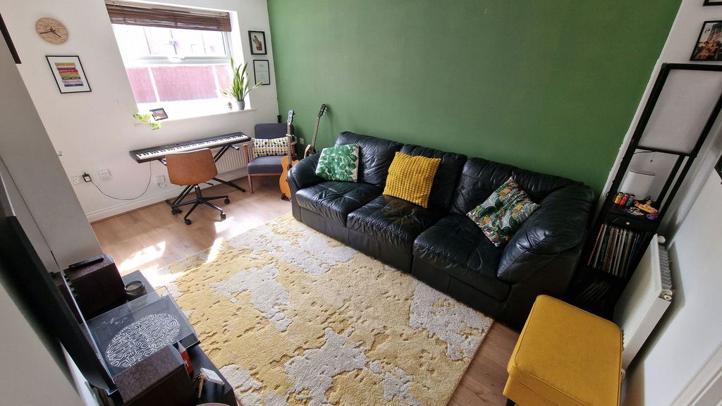 Property photo 2 of 11