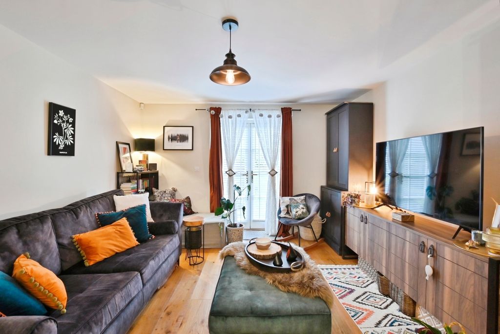 Property photo 2 of 16 Photo