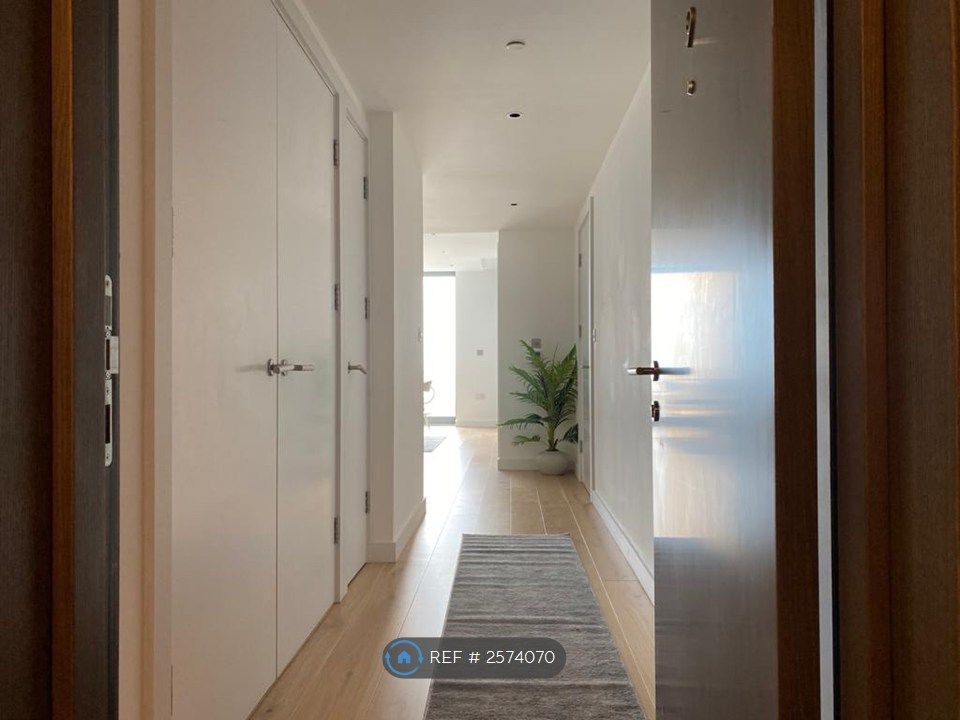 Property photo 2 of 16 Entrance