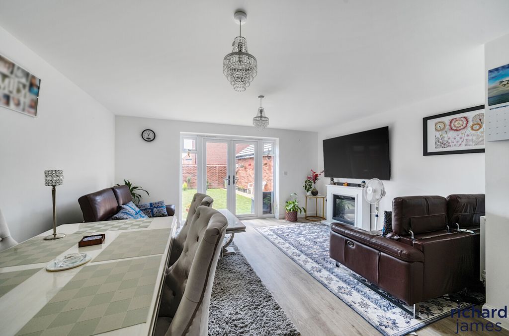 Property photo 3 of 25 1Ffb230E93B44d479c72c4c9B35Ed276