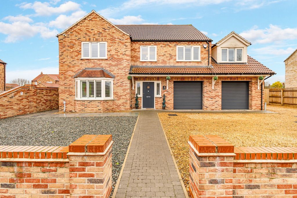 Property photo 1 of 33 4596341