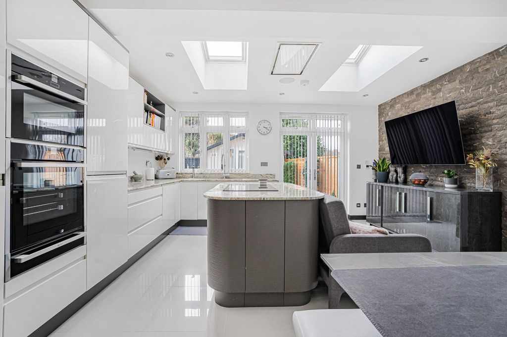 Property photo 2 of 45 Kitchen