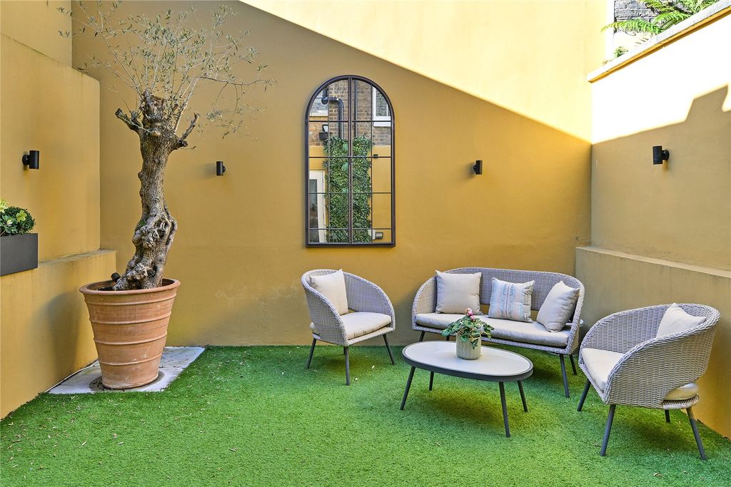 Property photo 3 of 19 Garden