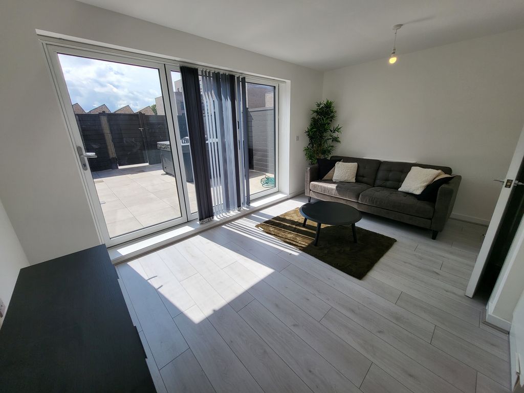 Property photo 3 of 21 Gallery