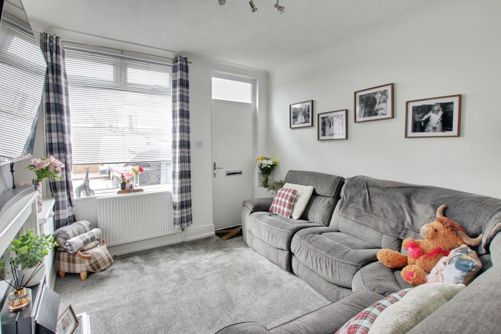 Property photo 3 of 11