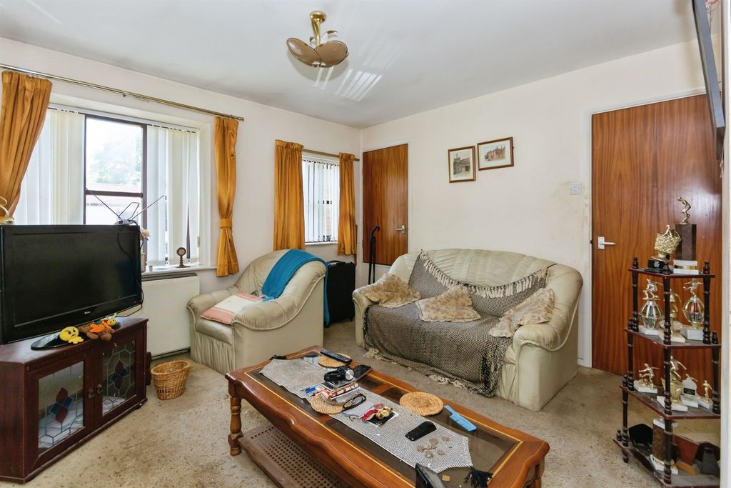 Property photo 3 of 5