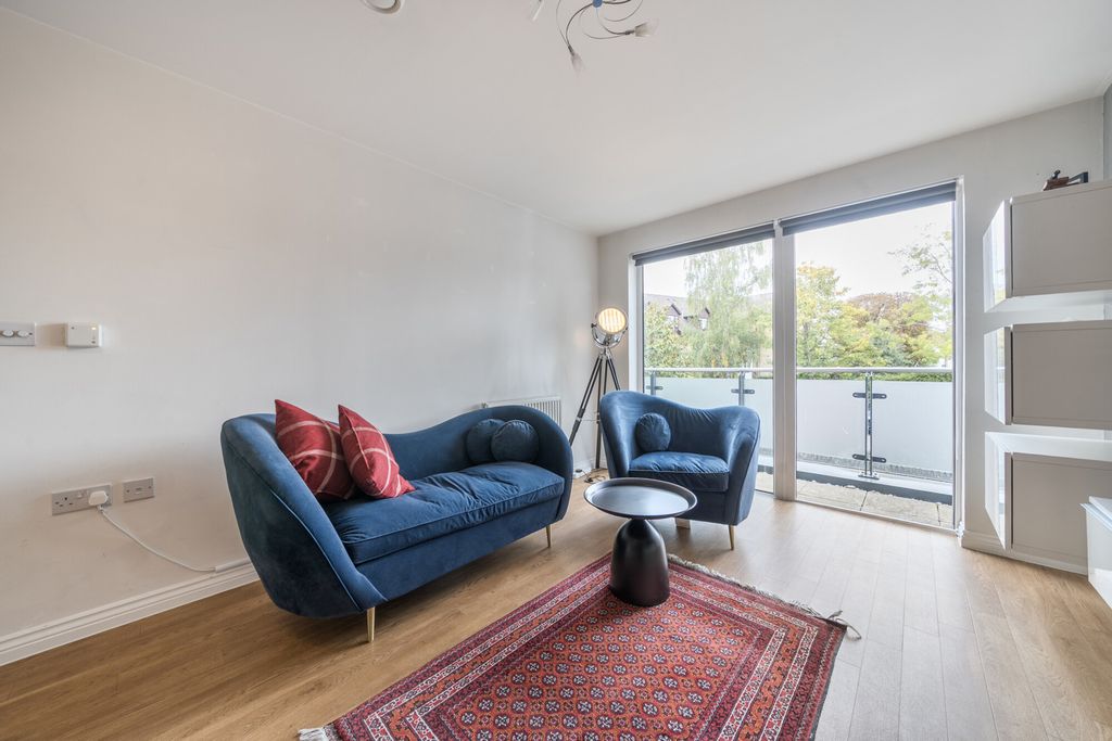 Property photo 1 of 16 1361131-12-68Debb...